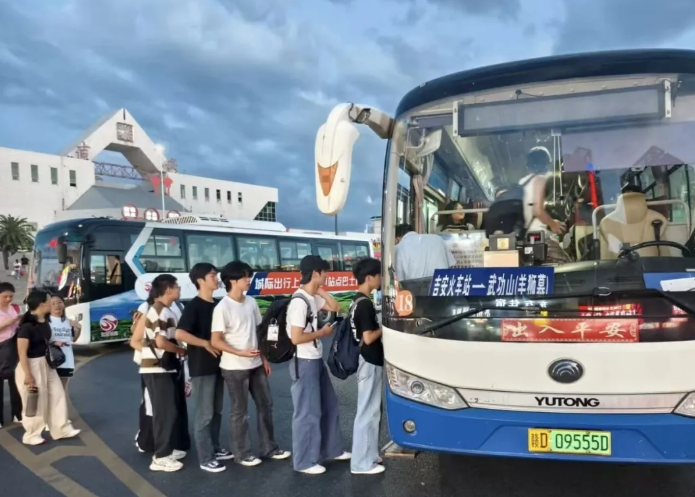 吉安公司：“紅綠站點(diǎn)巴士” 交旅融合繪就老區(qū)振興新畫(huà)卷